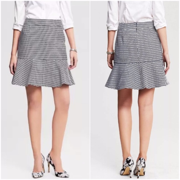 Banana Republic Dresses & Skirts - Banana Republic Blue White Chain Flounce Skirt
